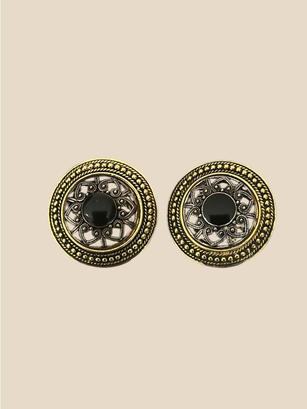 VTG  Intricate Design Filigree Gold Tone Round Clip On Earrings Black Cabochons